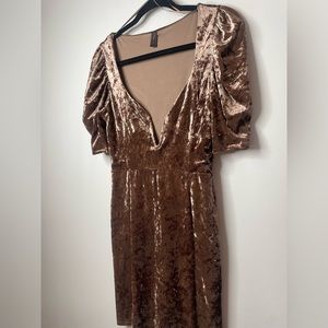 Party Dress 🪩💜, love the classy look that brings that shoulder pads.